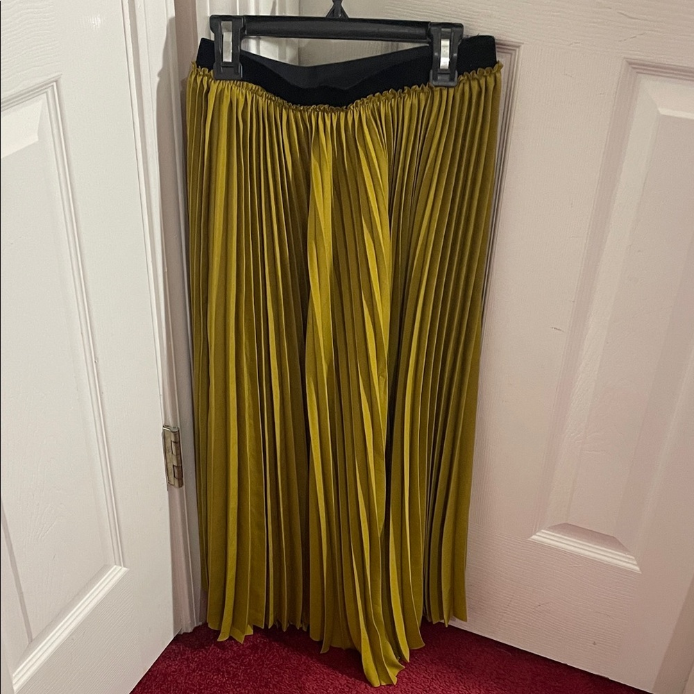 Chic Olive Pleated Maxi Skirt